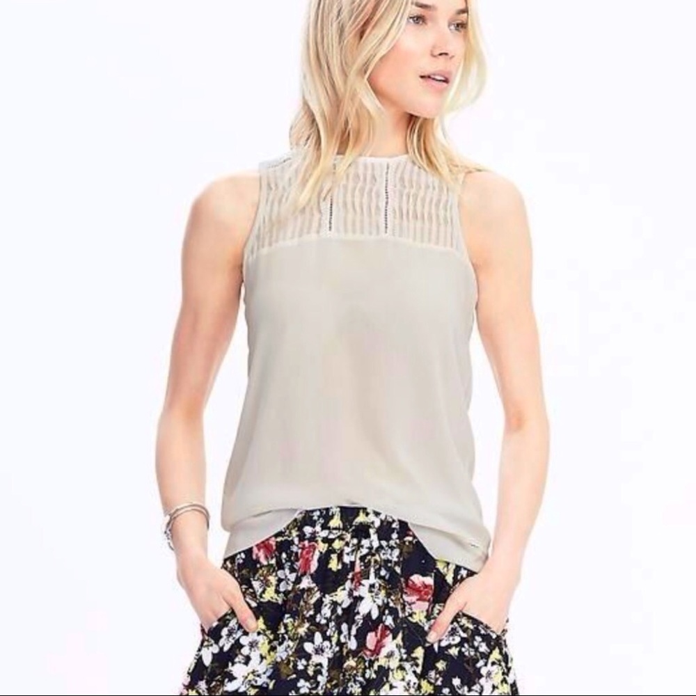 Ann Taylor cream silk ruffled sleeveless blouse XS